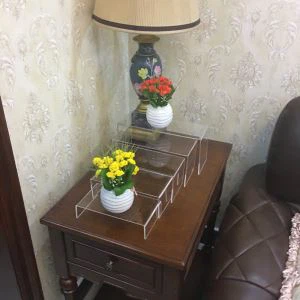 Stackable स्पष्ट प्लास्टिक शेल्फ Risers ऐक्रेलिक सीढ़ी प्रदर्शन के लिए थोक